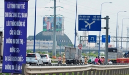 Video: Liều lĩnh 'tạt đầu' container để 'né' cảnh sát giao thông